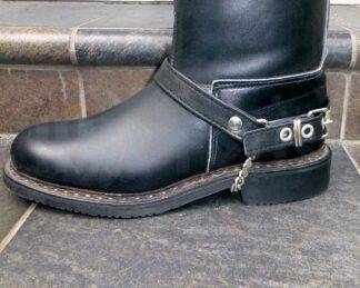 Boot chains from leather